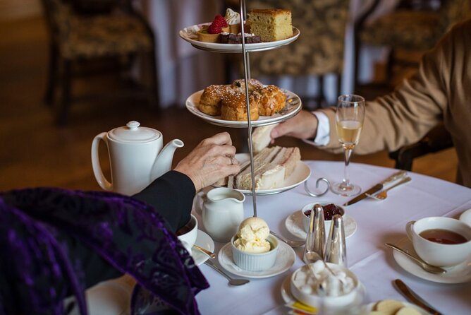 Royal Neighbourhoods Walk With Luxury Afternoon Tea - Tour Highlights