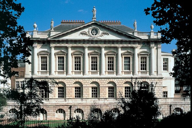 Royal Neighbourhoods Walk With Luxury Afternoon Tea - Small-Group Experience