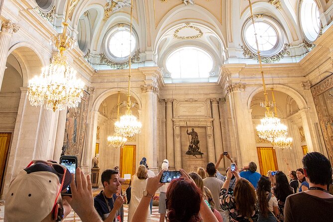 Royal Palace of Madrid Guided Tour and Flamenco Show With Tapas - Inclusions in the Experience