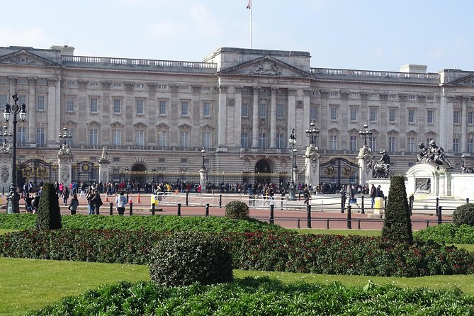 Royal Tour of St James, Parks, Palaces and Royal Intrigue - Guide Information