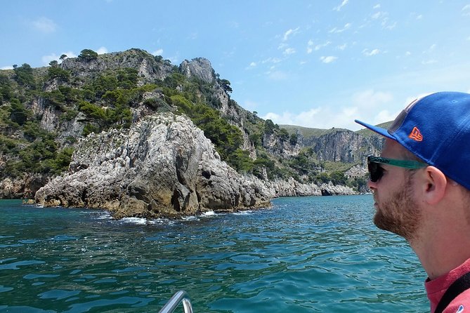 Rubber Dinghy to Rent Predator 599 40CV (Without License) - Nautical Experience Requirements