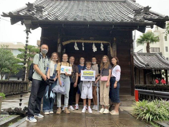 Ryogoku: Sumo Town Guided Walking Tour With Chanko-Nabe Lunch - Stepping Into Ekō-In