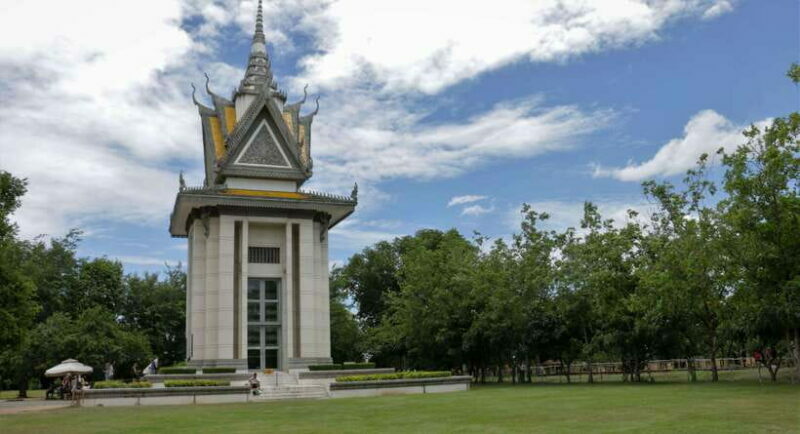 S21 & Killing Fields Tour with Khmer Lunch & Drink - The Khmer Family Style Lunch: A Cultural Break