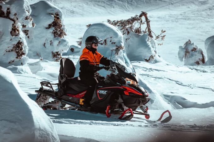 Saariselkä: Snowmobile Ride With Hot Drinks - Snowmobile Operation Basics