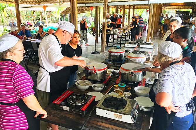 Sabirama Cooking Class - Shoulder Massage Before Class