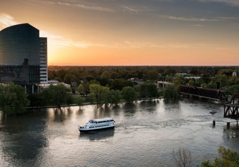 Sacramento: New Years Eve Rock the Yacht Cruise - Onboard Highlights