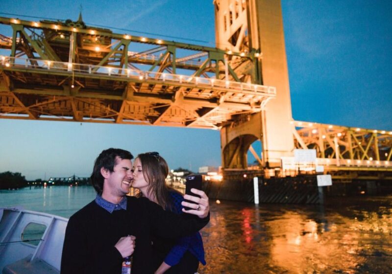 Sacramento: New Years Eve Rock the Yacht Cruise - Food and Beverages