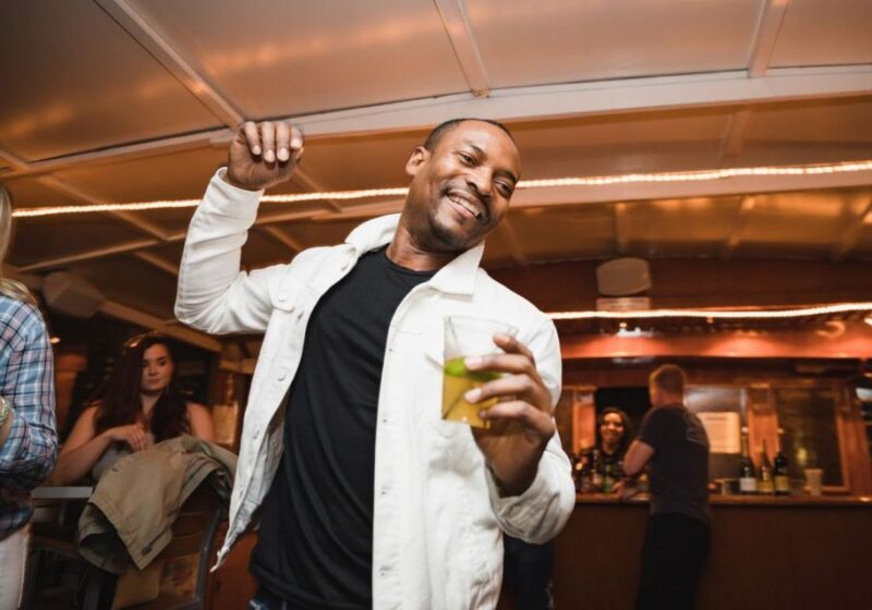 Sacramento: New Years Eve Rock the Yacht Cruise - Accessibility and Seating