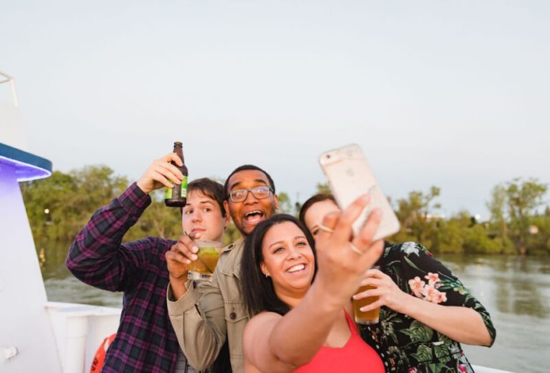 Sacramento: Rock The Yacht River Cruise - Check-in and Identification