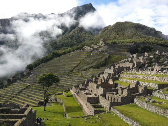 Sacred Valley + Machupicchu 2D/1N - Accommodation and Transportation