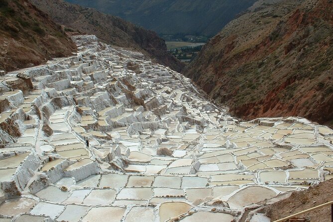 Sacred Valley, Machupicchu and Rainbow Mountain Tour / 3 Days - Salinas De Maras Salt Wells and Springs