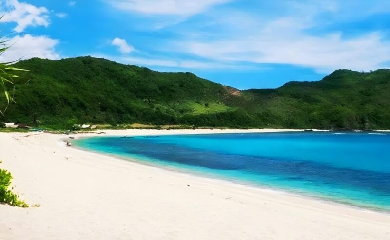 Sade Village, Kuta Lombok, and South Coasts: Private Tour - Tanjung Aan Beach