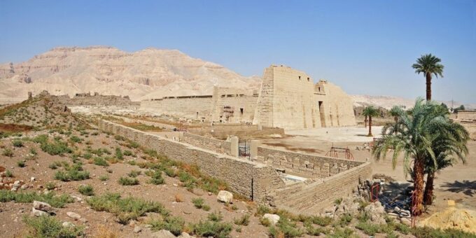 Safaga: Luxor Tour With Hot Air Balloon Ride and Meals - Relaxing Felucca Cruise