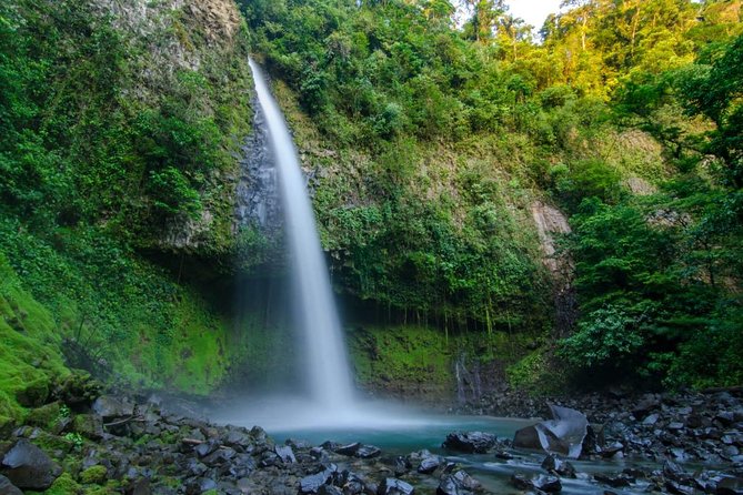 Safari Float, Fortuna Waterfall and Typical Lunch - Key Points