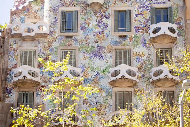 Sagrada Familia and Barcelona Highlights: Private Guided 4-Hour Driving Tour - Accessibility and Requirements