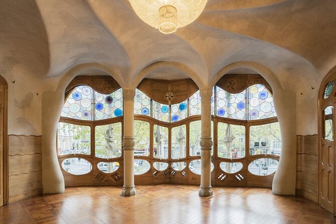 Sagrada Familia and Casa Batllo Guided Tour - Meeting and Pickup