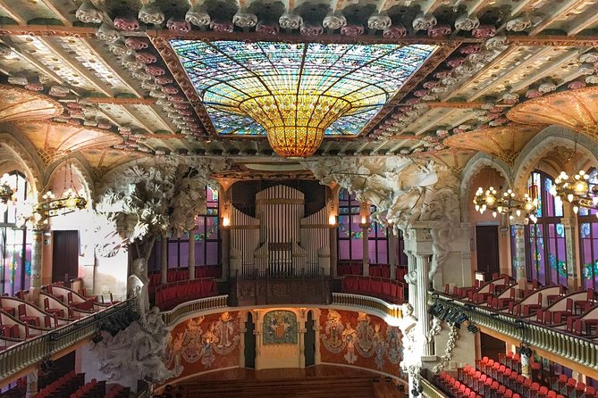 Sagrada Familia and Gaudi Private Tour With Skip the Line Tickets - Barcelona Metro Transportation