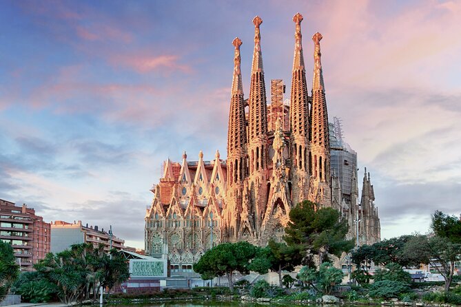 Sagrada Familia Closing Time Tour With Rooftop Views - Cancellation Policy and Reviews