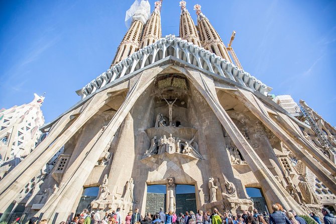 Sagrada Familia Guided Tour With a German-Speaking Guide - Experience Overview