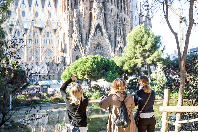 Sagrada Familia Guided Tour With a German-Speaking Guide - Traveler Experiences