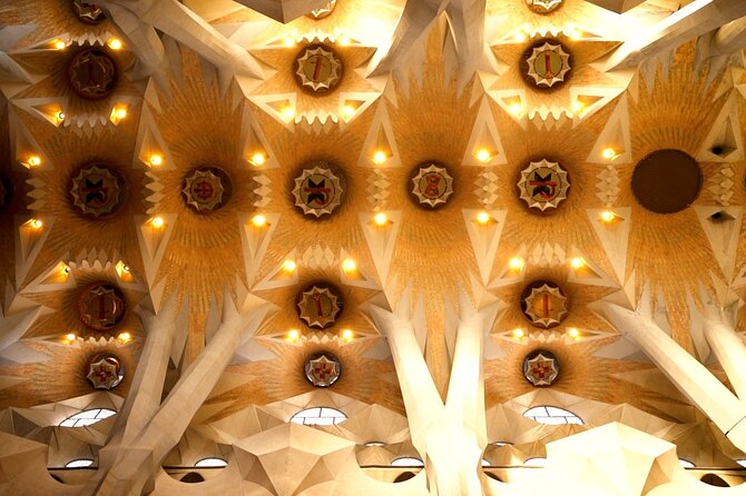 Sagrada Familia Guided Tour With Skip the Line Ticket - Sagrada Familia Highlights