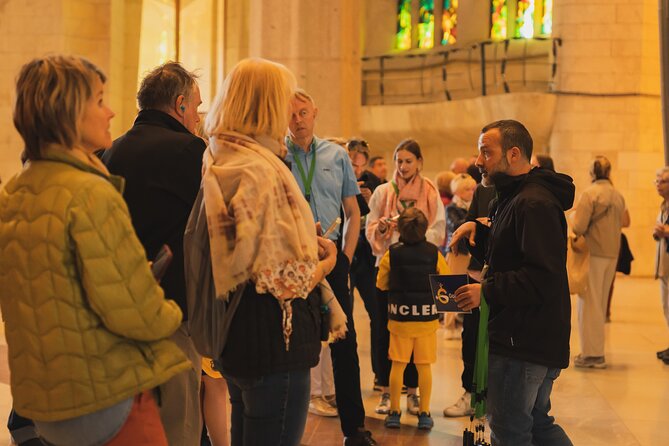 Sagrada Familia Guided Tour With Skip the Line Ticket - Guided Tour Experience