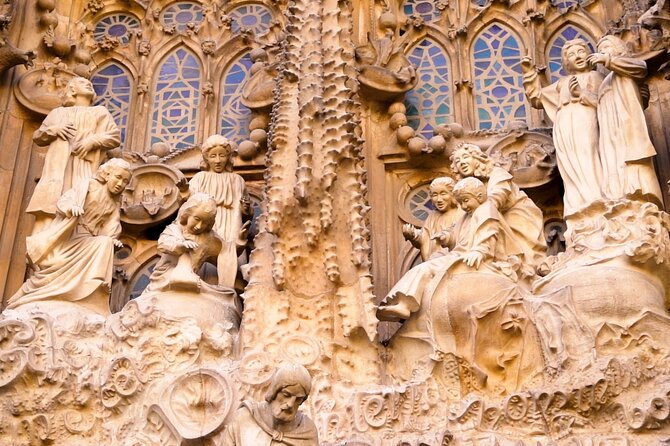 Sagrada Familia Guided Tour With Skip the Line Ticket - Helpful Tips