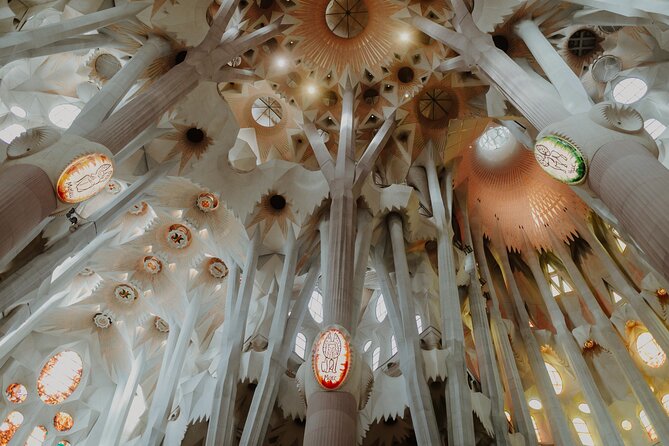 Sagrada Familia Guided Tour With Skip the Line Ticket - Avoid the Lines With Ease