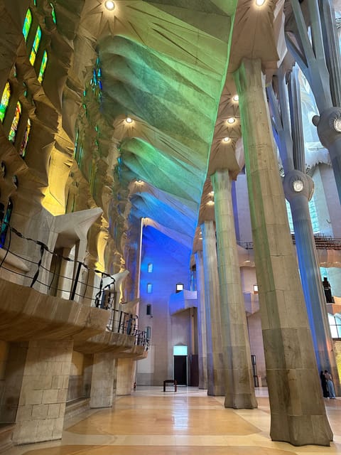 Sagrada Familia: Private Guided Tour - Accessibility and Languages