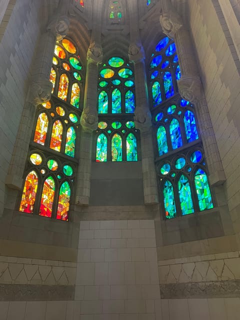 Sagrada Familia Skip-The-Line Guided Tour - Discovering the Symbolism and Artistry