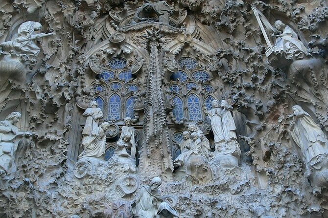 Sagrada Familia Skip the Line Ticket With Audioguide - Navigating the Basilica