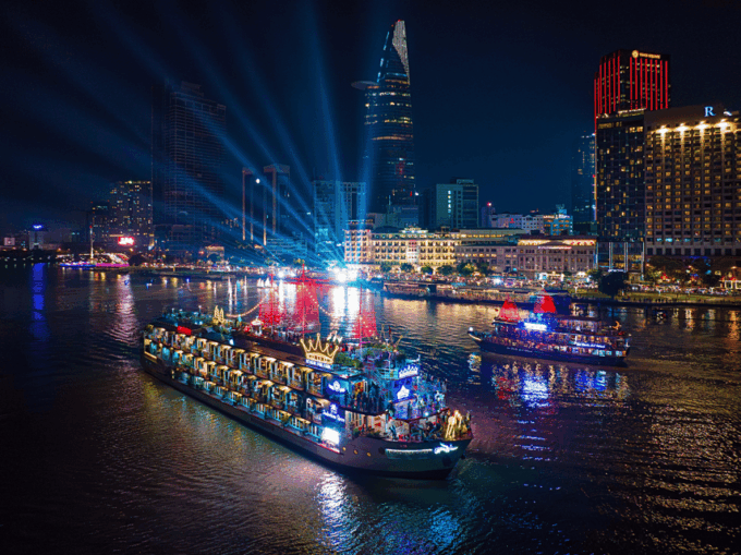 Saigon by Night on Cruise With Buffet Dinner - Dining Options