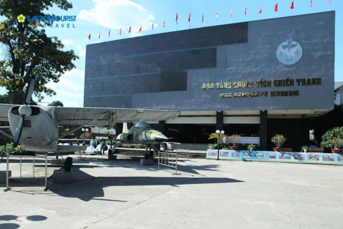 Saigon: Half-Day Private City Tour By Car - Experiencing Saigons Bustling Atmosphere