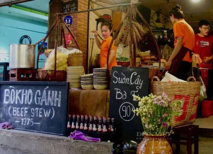 Saigon: Michelin Guide Food Tour With Ao Dai Female Riders - The Convenience and Comfort of the Tour