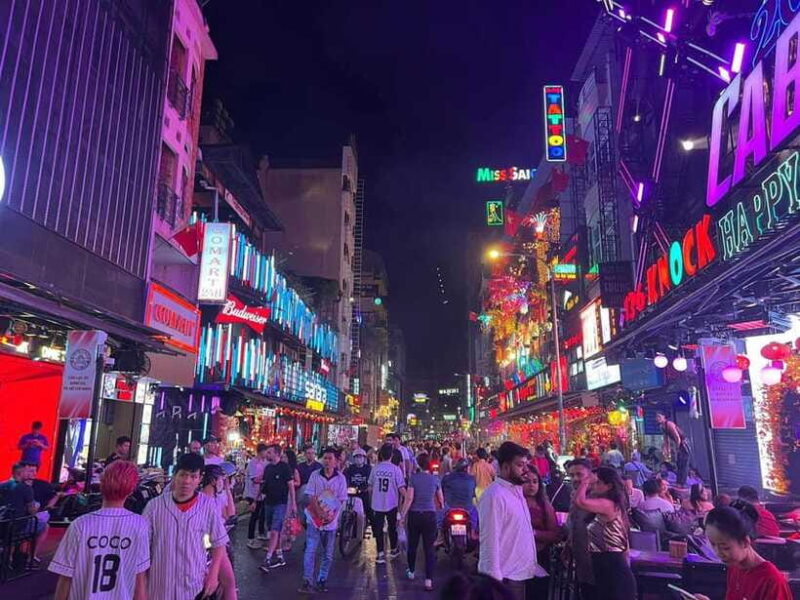 Saigon Nightlife Hopping Tour - Live Music and Street Shows: Enhancing the Nighttime Atmosphere