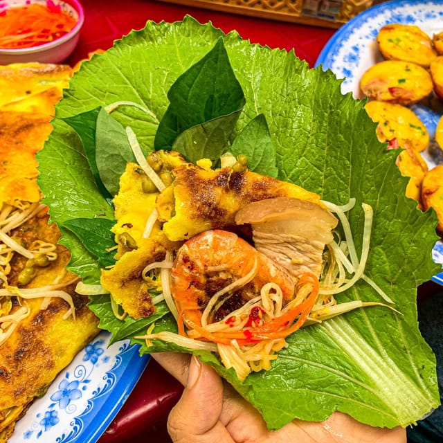 Saigon Seafood & Craft Brews on Walking or Scooter - Guide and Personalization