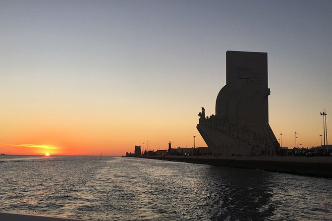 Sailboat Sunset Group Tour in Lisbon With Welcome Drink - Small-Group Experience