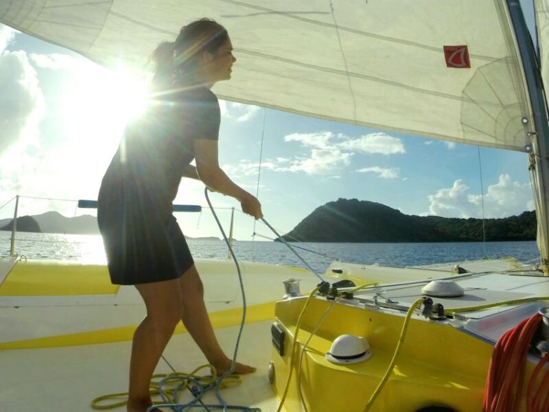 Sailing Catamaran in La Baie Des Saintes - Key Points