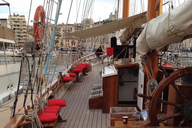 Sailing Day in the Heart of the Calanques - Organic and Local Lunch