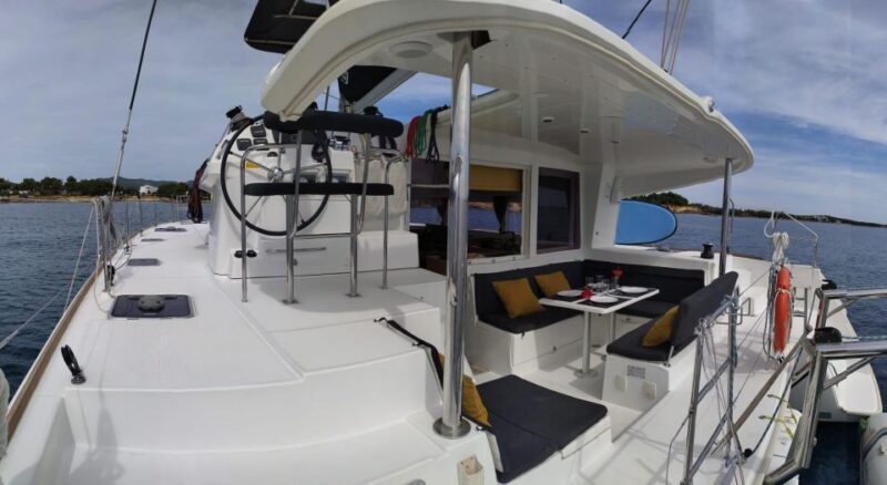 SAILING EXCURSION IN A PRIVATE CATAMARAN TO FORMENTERA - Catamaran Specifications