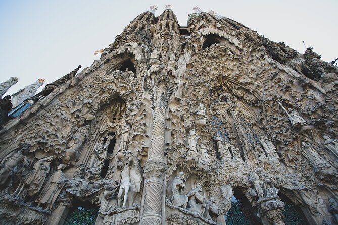 Sailing Experience, Sagrada Familia and Casa Battló Small Group Tour - Meeting and End Points