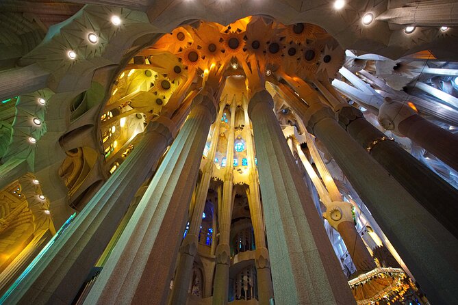 Sailing Experience, Sagrada Familia and Casa Battló Small Group Tour - Accessibility and Participation