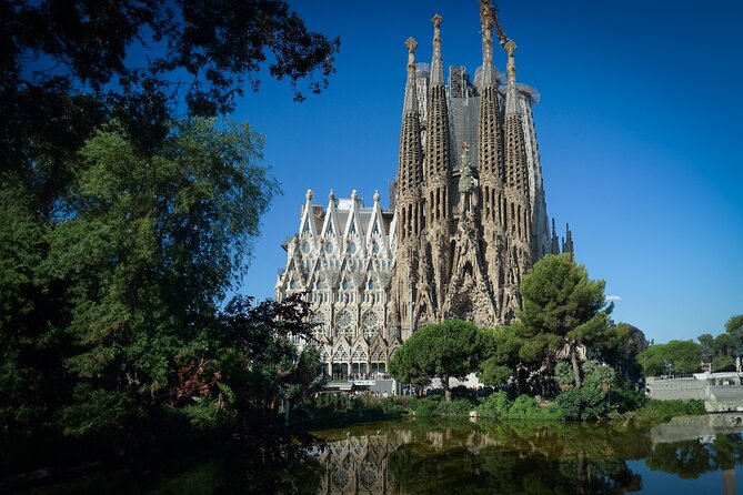 Sailing Experience, Sagrada Familia and Casa Battló Small Group Tour - Casa Batlló