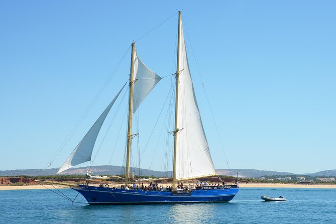 Sailing the Algarve Coastline Cruise With BBQ on the Beach - Engaging Crew and Attentive Service