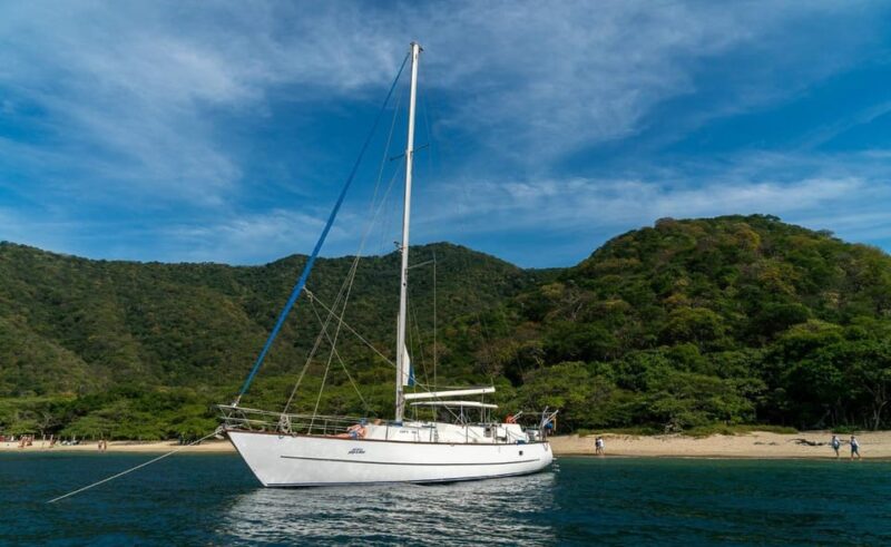 SAILING TO TAYRONA PARK WITH LUIS'S TEAM - Fishing Opportunities