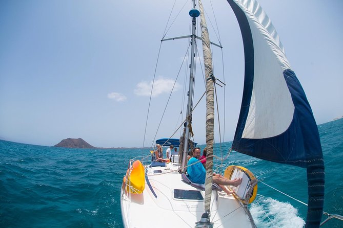 Sailing Tour Around the Lobos Island Natural Park / 4h - Tour Highlights