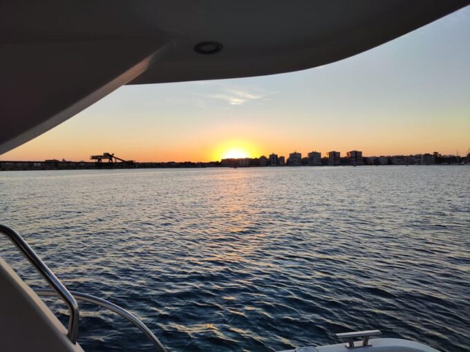 Sailing With Sunset and Bathing in the Sea - Group Size and Languages