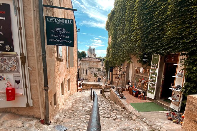 Saint-Emilion Afternoon Tour - 2 Wineries, Tastings & Delicacies - Wine Tasting Experiences