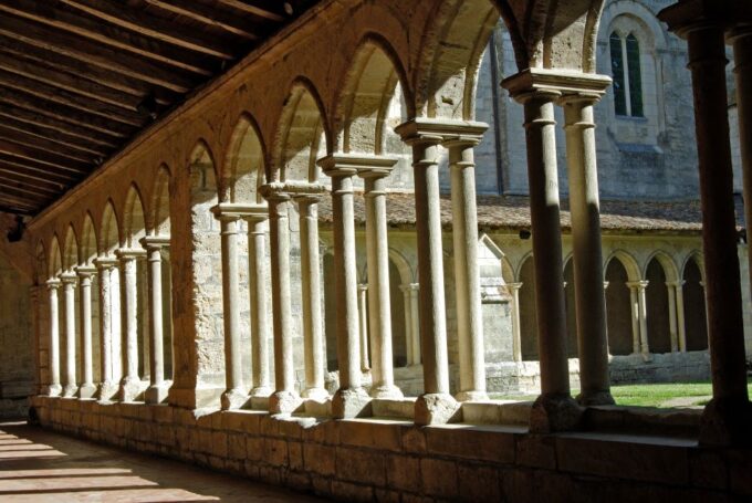 Saint-Emilion: Full-Day Tour With Tasting & Buffet Lunch - Transportation and Guide