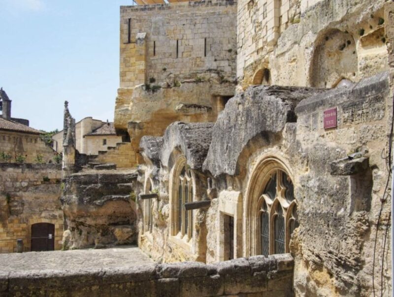 Saint-Émilion: Private Walking Tour & Magnificent Views - Starting Location